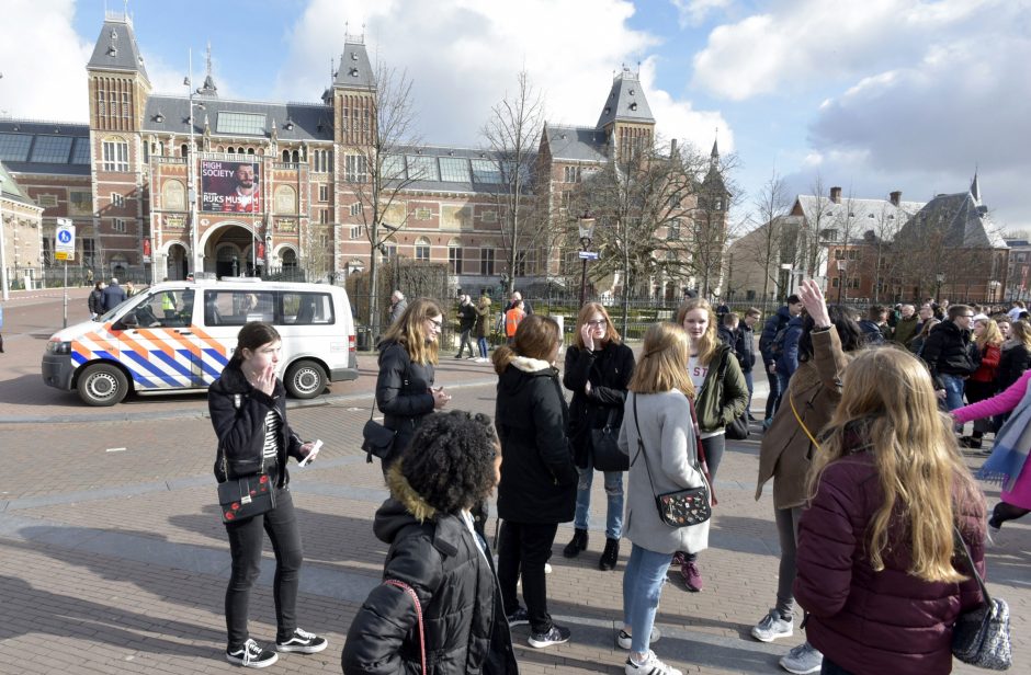 Amsterdamo centre dingo elektra, uždaryti muziejai ir nevažiuoja tramvajai