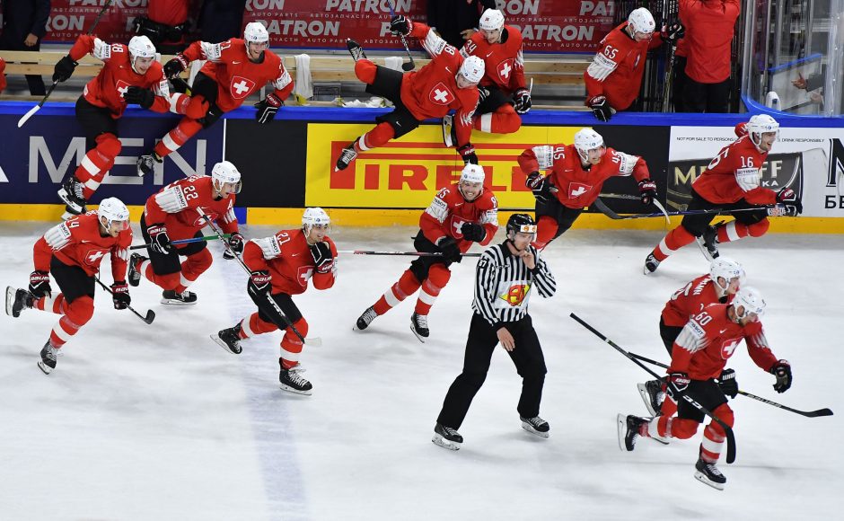 Šveicarai po 82 metų pertraukos pateko į pasaulio ledo ritulio čempionato finalą