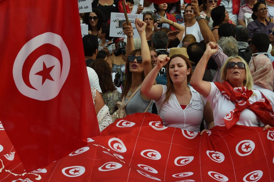 Tuniso prezidentas siūlo suteikti moterims lygias teises paveldėjant turtą
