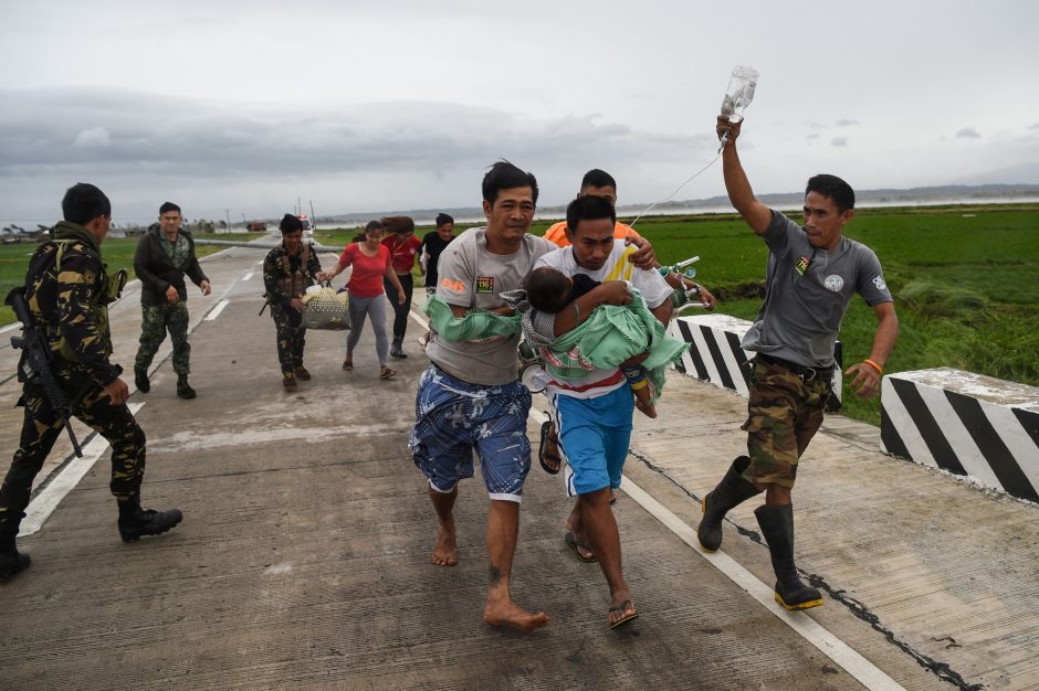 59 filipiniečių gyvybes nusinešęs taifūnas užgriuvo Pietų Kiniją