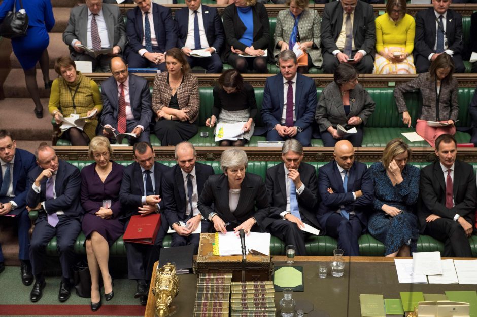 Britų parlamentarai susigrąžina „Brexit“ kontrolę