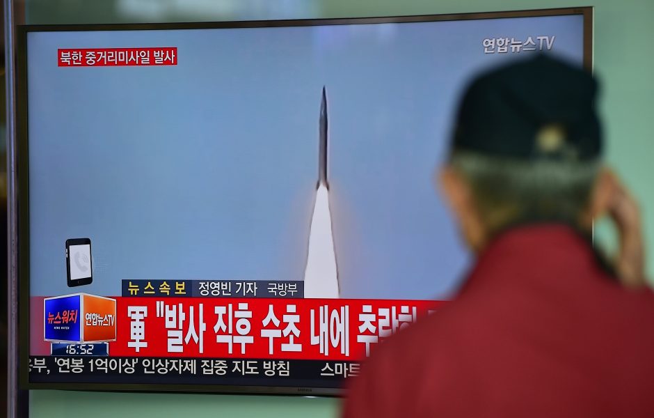 Seulas: Šiaurės Korėja atliko kelis nesėkmingus naujos raketos bandymus