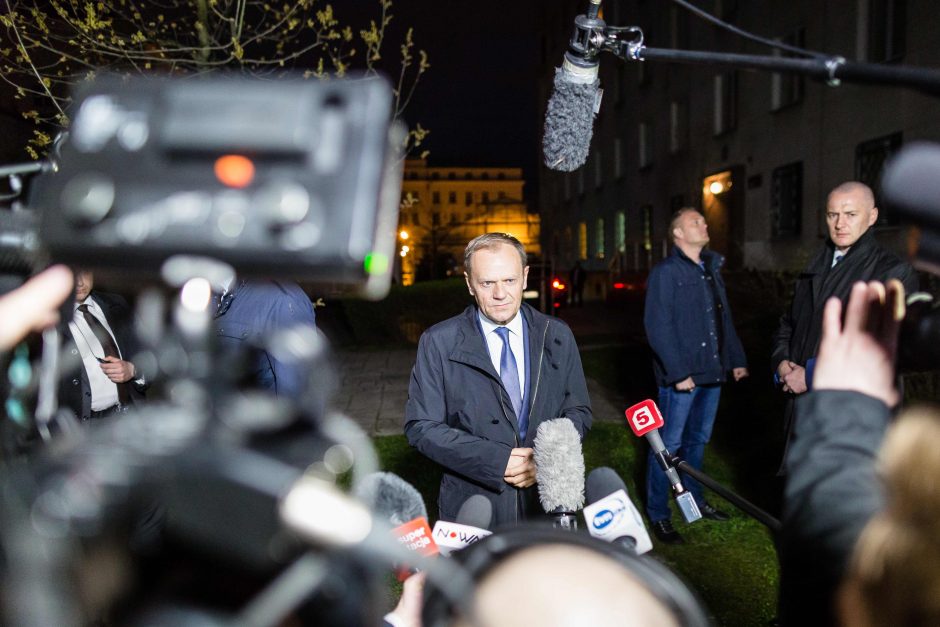 Europos Komisijos vadovas pataria Lenkijai pagarbiai elgtis su D. Tusku