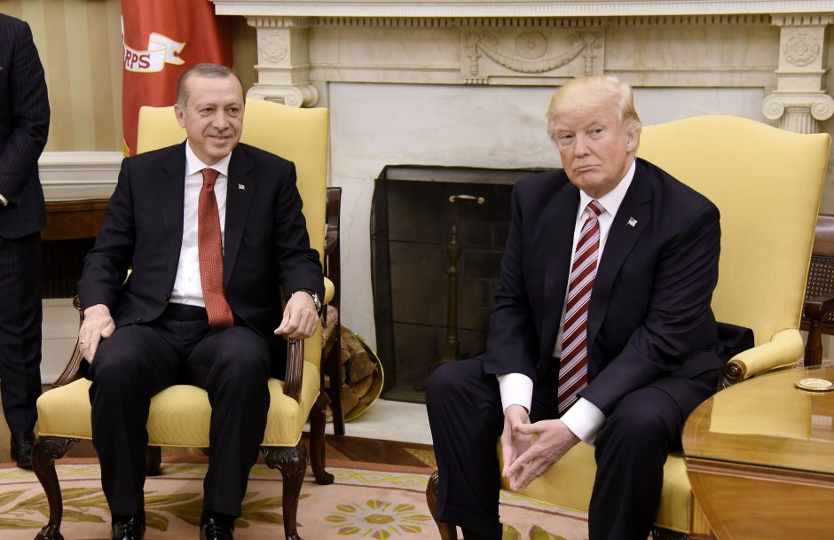 Turkijos ir JAV prezidentai aptarė idėją Sirijoje sukurti saugumo zoną
