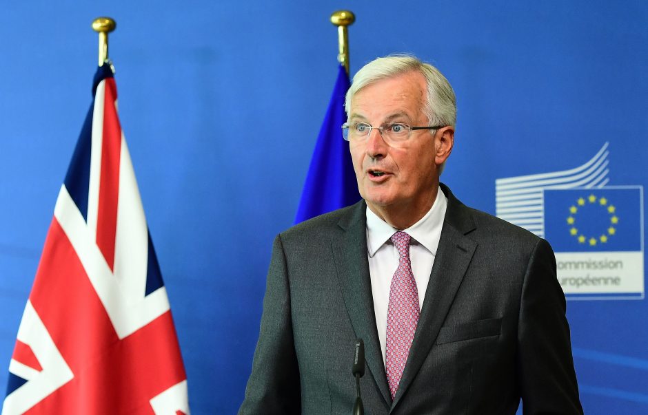 ES vyriausiasis „Brexit“ derybininkas ragina Britaniją pradėti „rimtai derėtis“