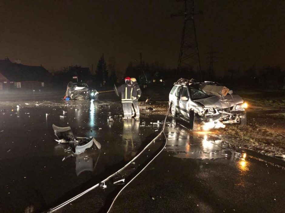 Kalvarijos gatvėje sumaitoti automobiliai, „Opel“ vairuotojas išvežtas į ligoninę