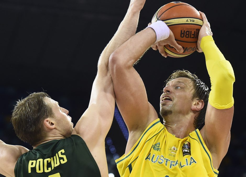 Stipriai atsilikinėję Lietuvos krepšininkai prie australų priartėjo, bet pralaimėjo