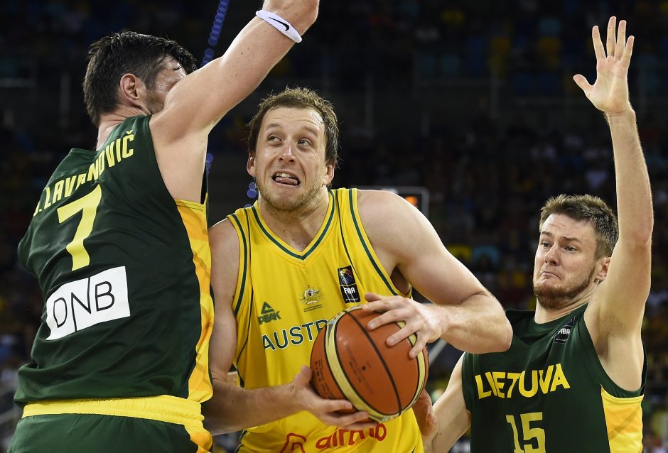 Stipriai atsilikinėję Lietuvos krepšininkai prie australų priartėjo, bet pralaimėjo