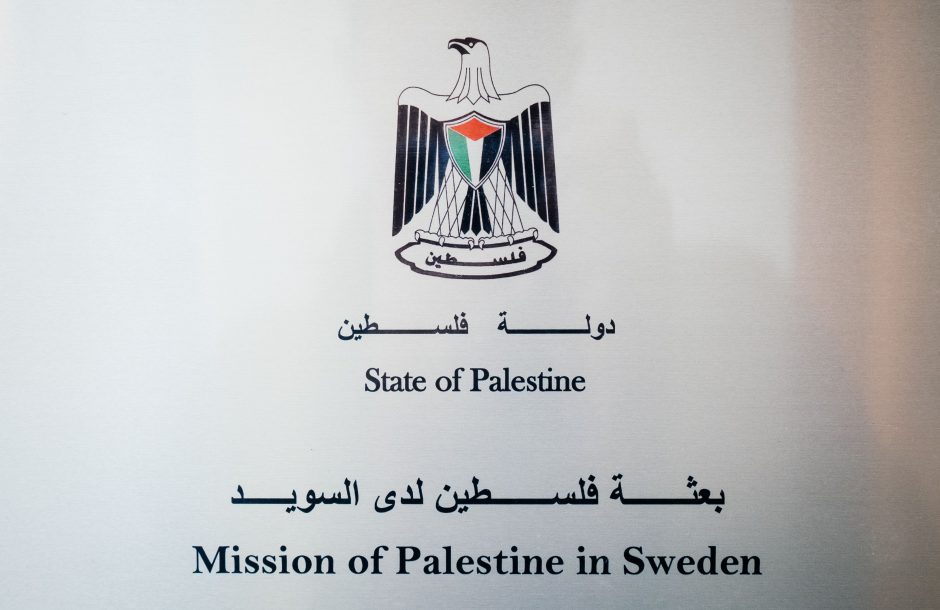 Izraelis atšaukė savo ambasadorių Švedijoje, kuri pripažino Palestiną