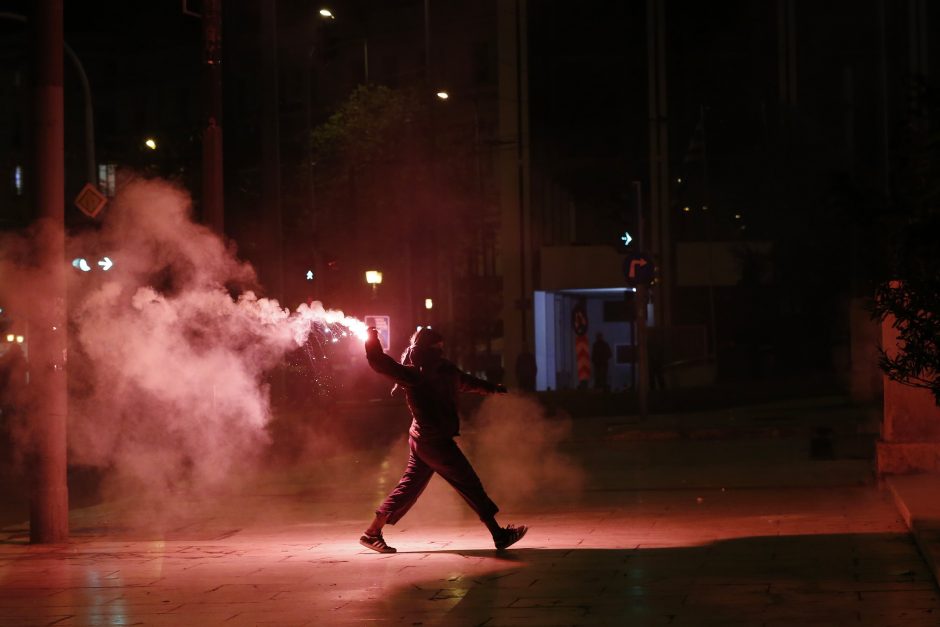Atėnuose policija panaudojo ašarines dujas prieš demonstrantus