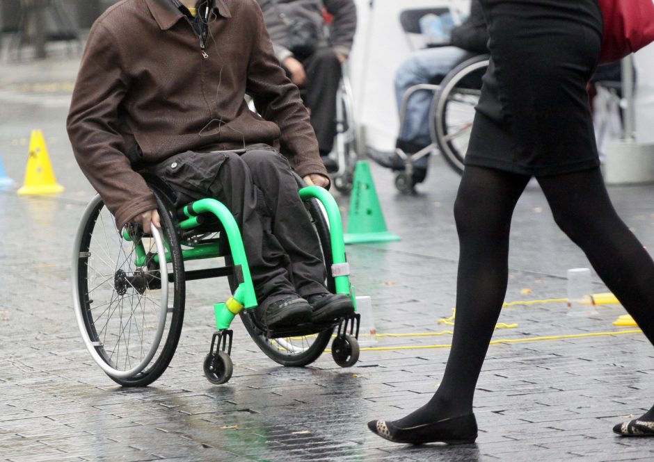 Rinkimuose kliūtis patyrusiems neįgaliesiems – 1 tūkstančio eurų kompensacijos