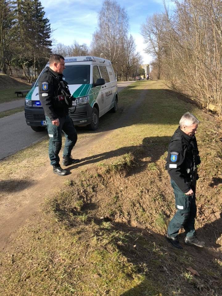 Benamių kankinta kalytė išvaduota ir apgyvendinta „SOS gyvūnai“ kiemelyje 