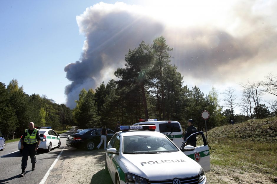 Gaisras Kuršių nerijoje sustabdytas, išdegė 62 hektarai miško (unikalios foto)