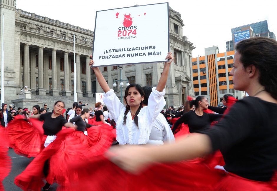Peru vyko eitynės prieš smurtą moterų atžvilgiu