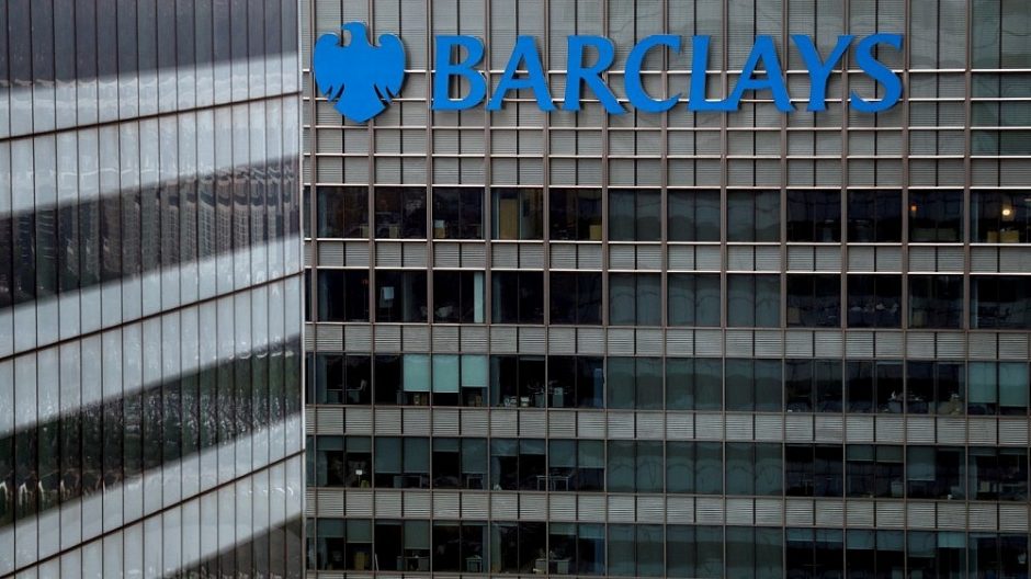 Siūlo nedramatizuoti „Barclays“ darbuotojų mažinimo: blogiau gali būti ateityje