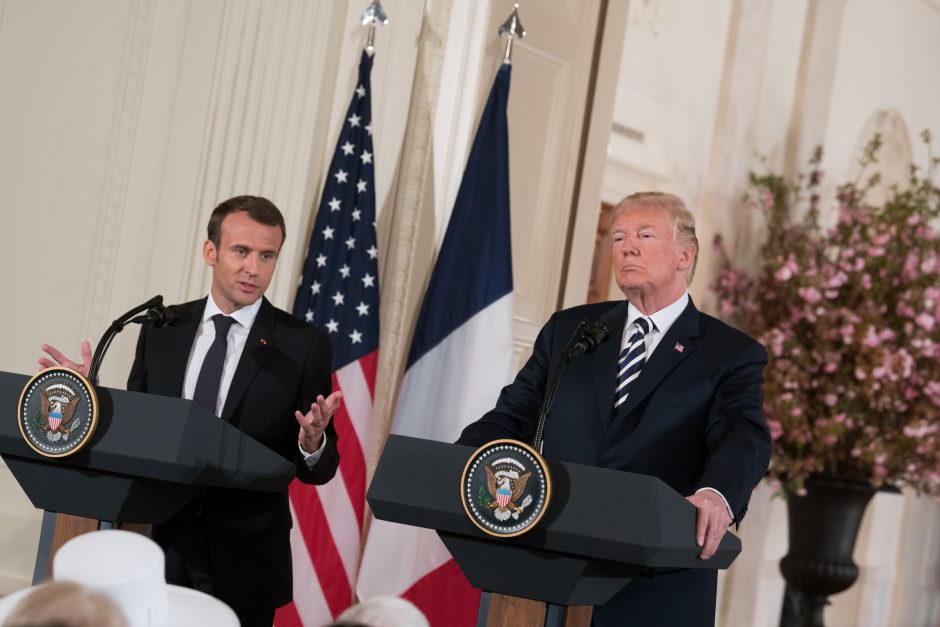 E. Macronas: Prancūzija ir JAV nori sukurti naują branduolinį susitarimą su Iranu