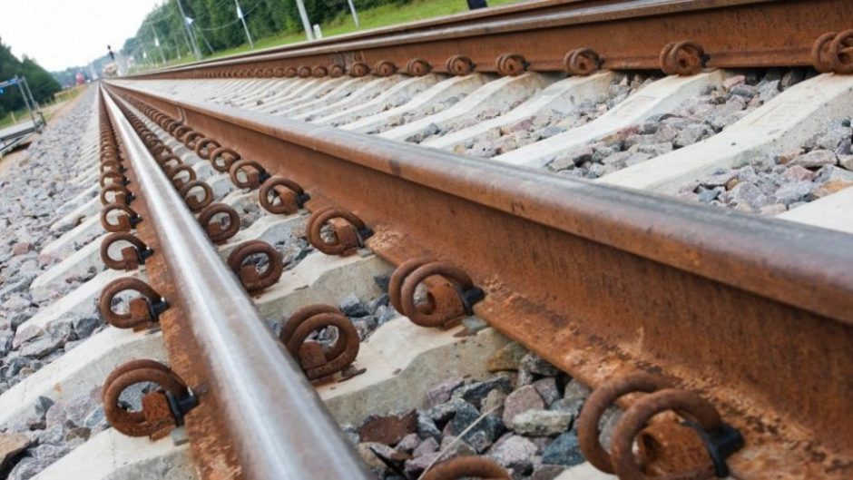 Estijos geležinkelio stotyje nutekėjo pavojingos cheminės medžiagos