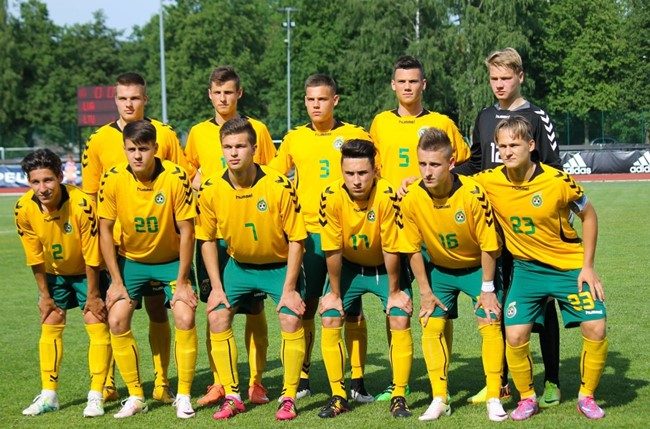 Lietuvos devyniolikmečių vaikinų futbolo rinktinė dukart sužais Gruzijoje