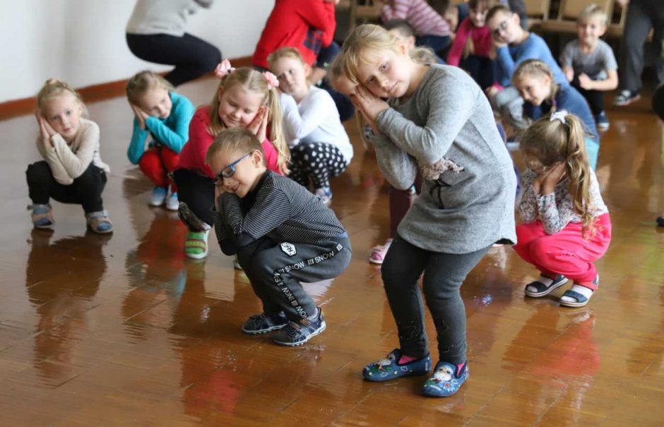 Fizinio aktyvumo mokosi ir darželinukai, ir senjorai