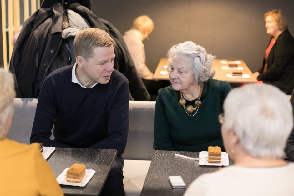 Vilniaus meras šnekučiavosi su senjorais prie kavos puodelio