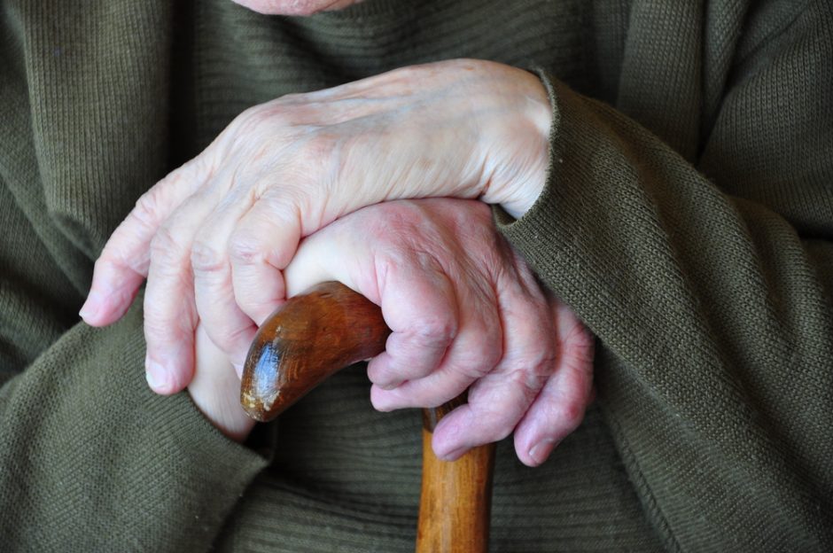 Mirusių pensininkų paveldėtojai kompensacijų negaus