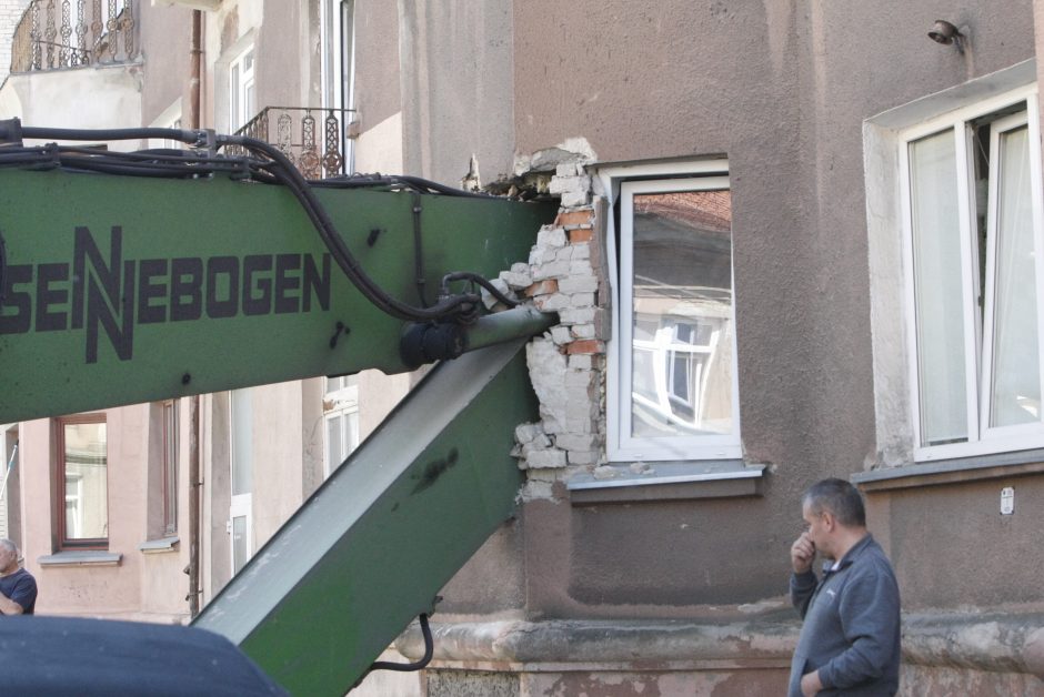 Neįtikėtina: Klaipėdoje į butą įgriuvo krano strėlė