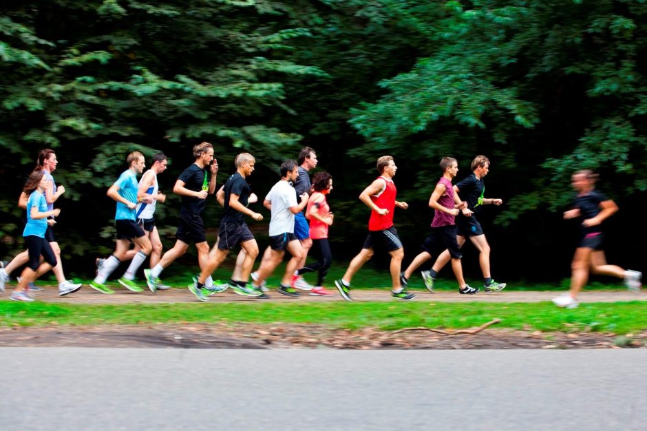 Viliuje besiruošiantys maratonui bėgikai laukiami nemokamose treniruotėse