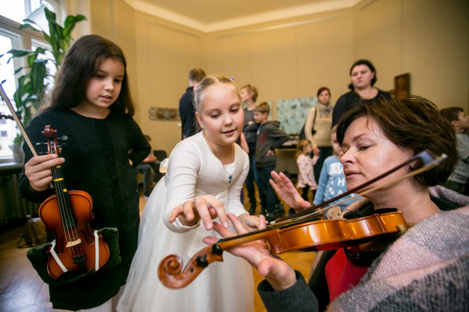 Vaikams filharmonijoje atsivėrė instrumentų pasaulis