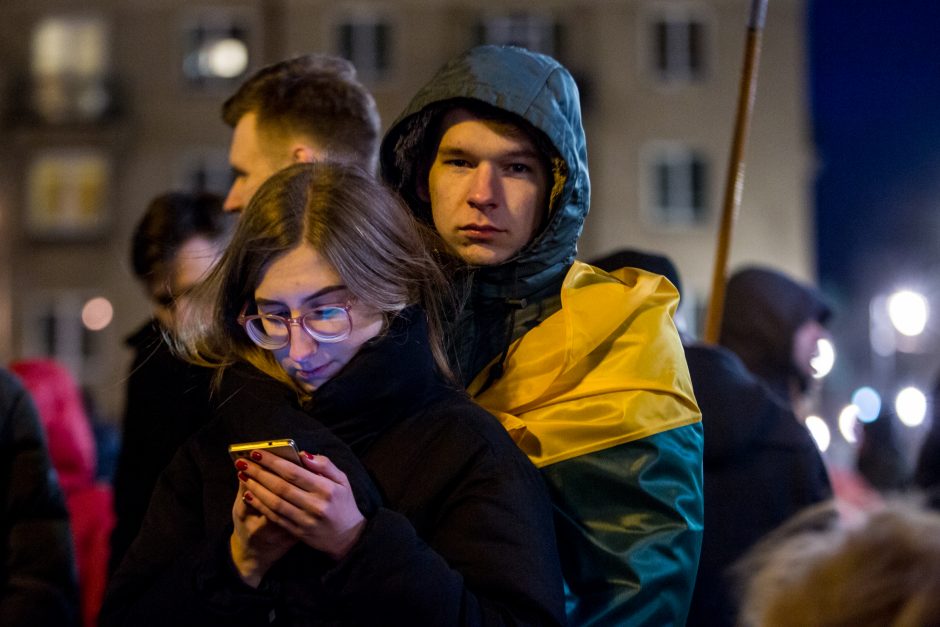 Tūkstantinė minia suplūdo į A. Tapino sušauktą mitingą prie Seimo (vaizdo įrašas)