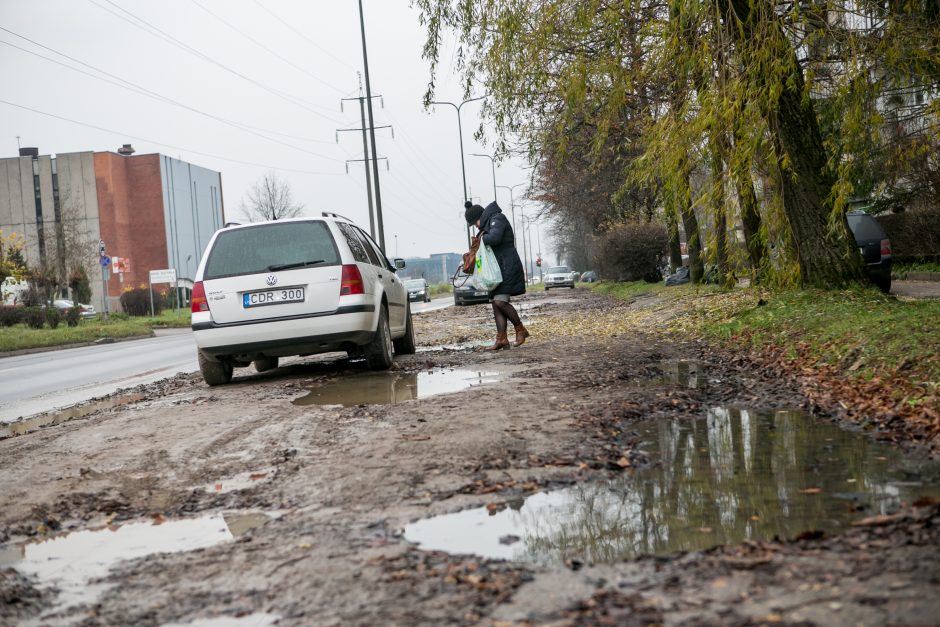 Partizanų gatvę sutvarkė, šaligatvius užmiršo?