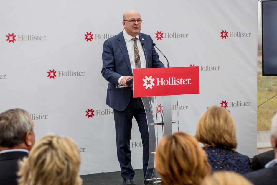 „Hollister“ pradėjo 50 mln. eurų vertės gamyklos statybas Kauno rajone