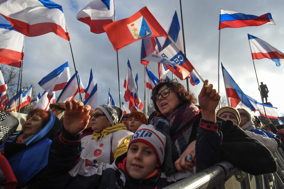 Prieš rinkimus V. Putinas lankosi aneksuotame Kryme