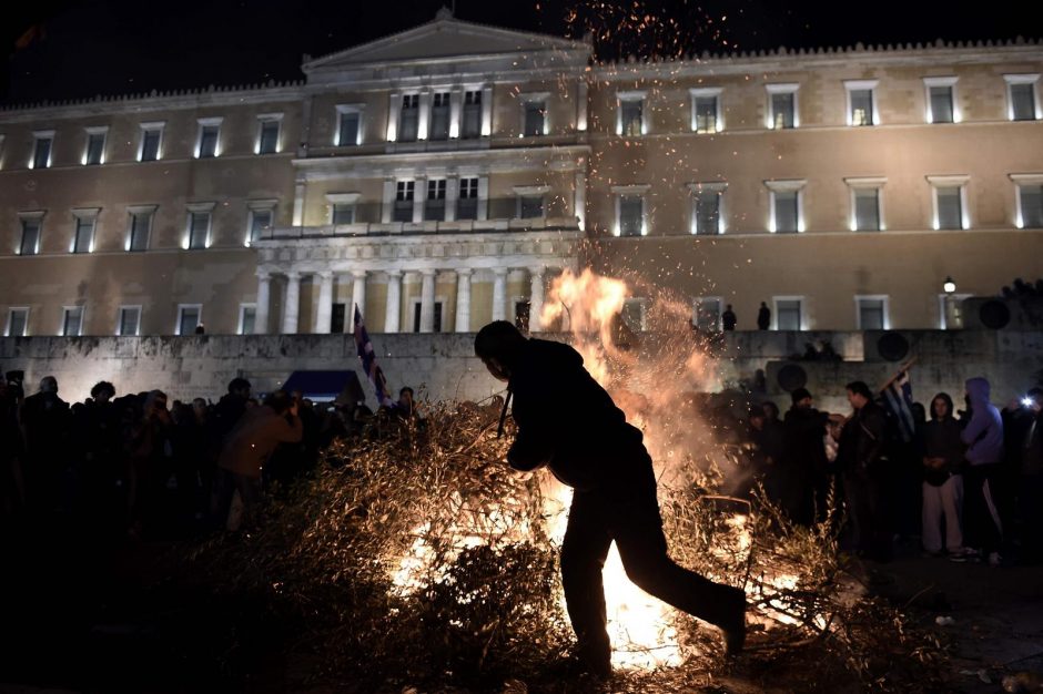 Protestuojantys graikų ūkininkai susirėmė su policija