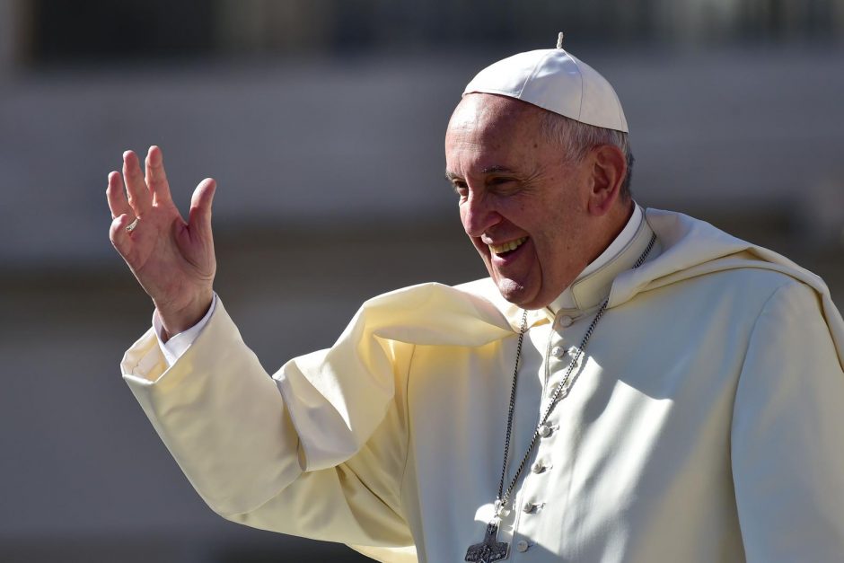 Popiežius Pranciškus atvyko į Lenkiją, pabrėždamas, kad pasaulis kariauja
