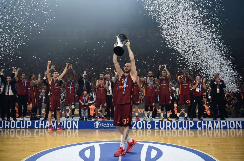 Europos taurės vyrų krepšinio turnyrą pirmą kartą laimėjo 