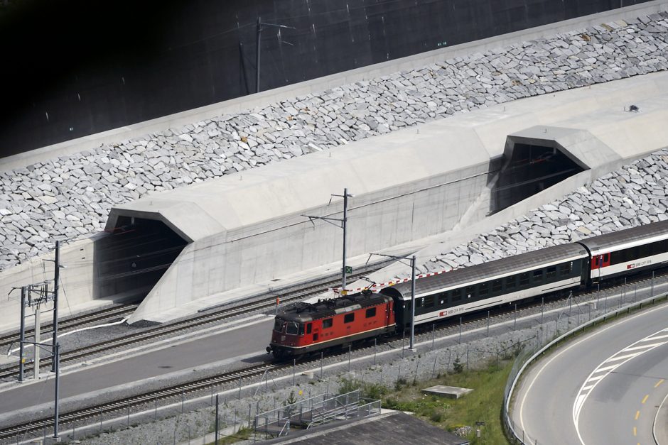 Atidarytas ilgiausias pasaulyje geležinkelio tunelis
