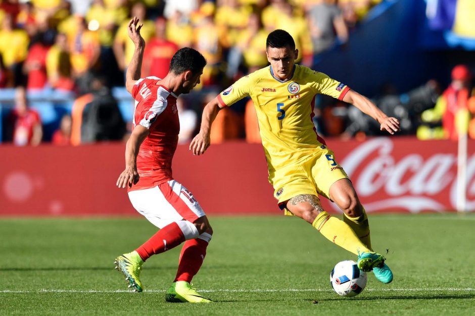 Rumunų ir šveicarų rungtynės Europos futbolo pirmenybėse baigėsi taikiai