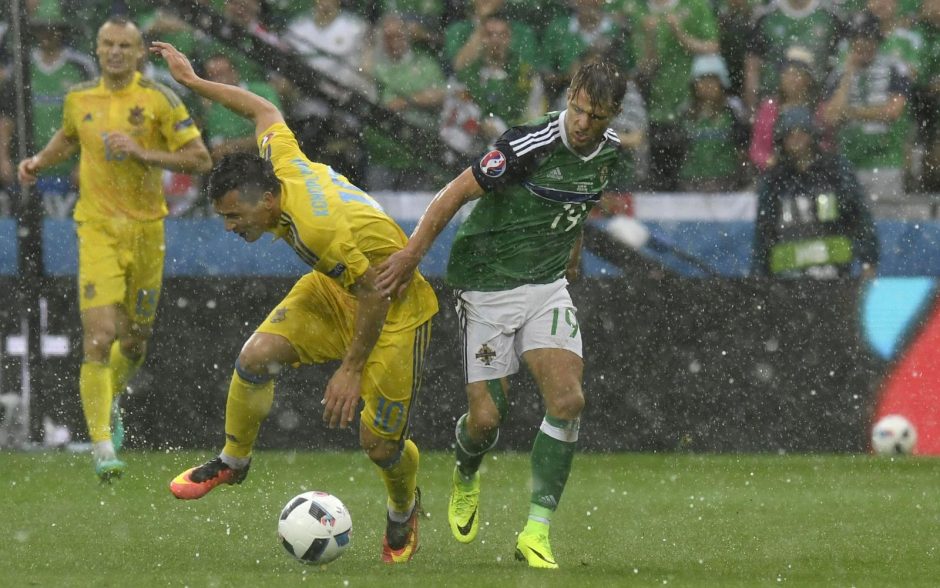 Europos futbolo čempionatas: Šiaurės Airija per krušą įveikė ukrainiečius