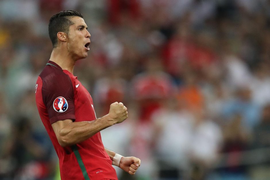 Pirmąja Europos futbolo čempionato pusfinalio dalyve tapo Portugalija
