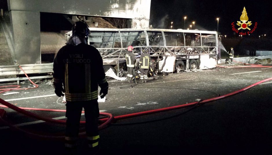Italijoje per autobuso avariją žuvo 16 žmonių