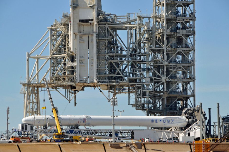 „SpaceX“ atidėjo raketos startą dėl variklio sutrikimo