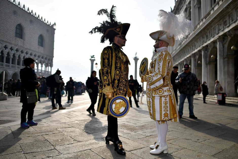 Pasigrožėkite Venecijos karnavalo kostiumais