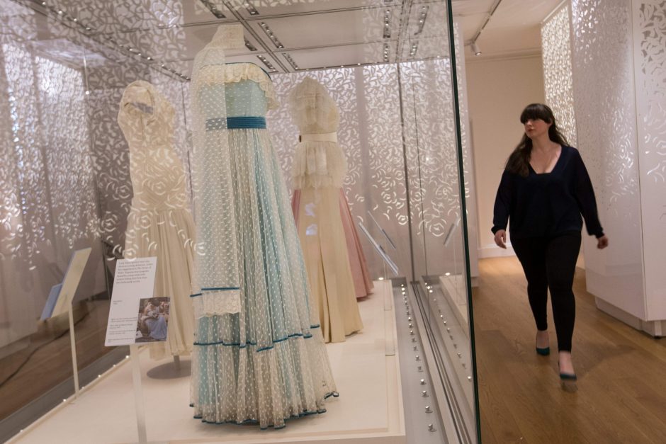 Londone – princesės Dianos drabužių paroda