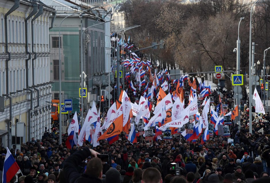 B. Nemcovo atminimo eisenoje ‒ tūkstantinė minia
