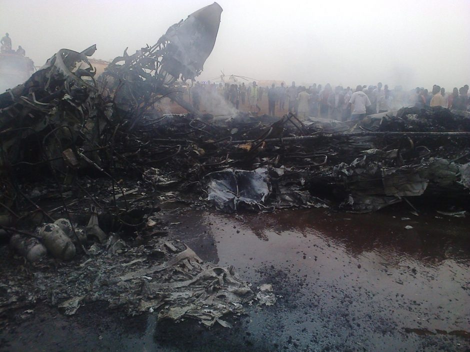 Pietų Sudane leisdamasis sudužo keleivinis lėktuvas