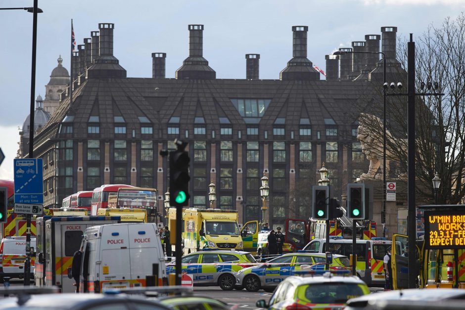 Kruvinas išpuolis prie Britanijos parlamento