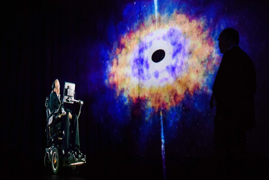 Garsusis fizikas S. Hawkingas Honkonge pasirodė kaip holograma