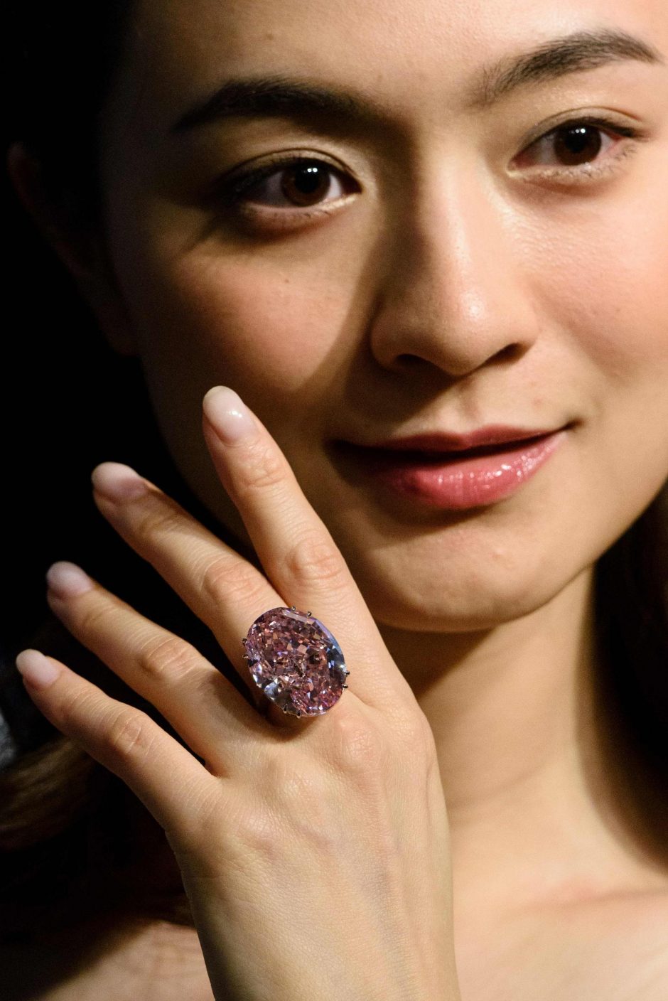 Už didžiausią rausvąjį deimantą – rekordinė suma?