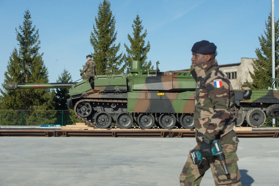 Estiją pasiekė NATO prancūzų kontingento tankai