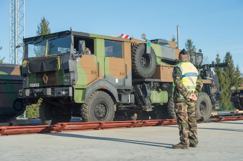Estiją pasiekė NATO prancūzų kontingento tankai